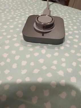 Oura gen 3 ring size 7
Includes charging dock